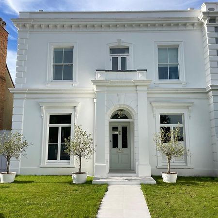 Willow House, Georgian Property In Shepperton Ngoại thất bức ảnh