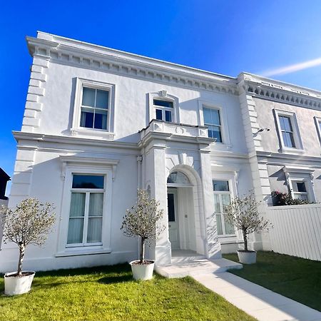 Willow House, Georgian Property In Shepperton Ngoại thất bức ảnh