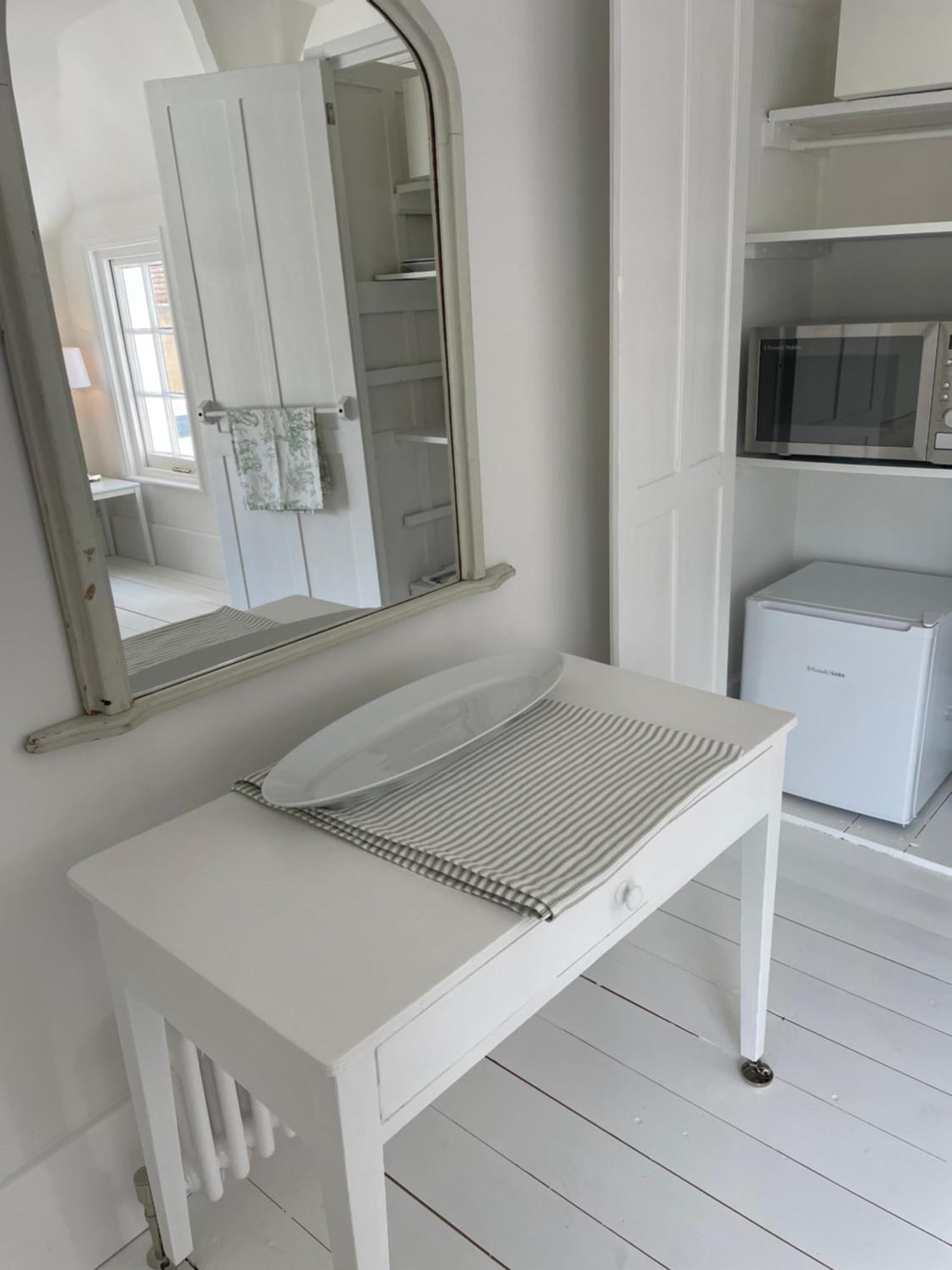 Willow House, Georgian Property In Shepperton Ngoại thất bức ảnh