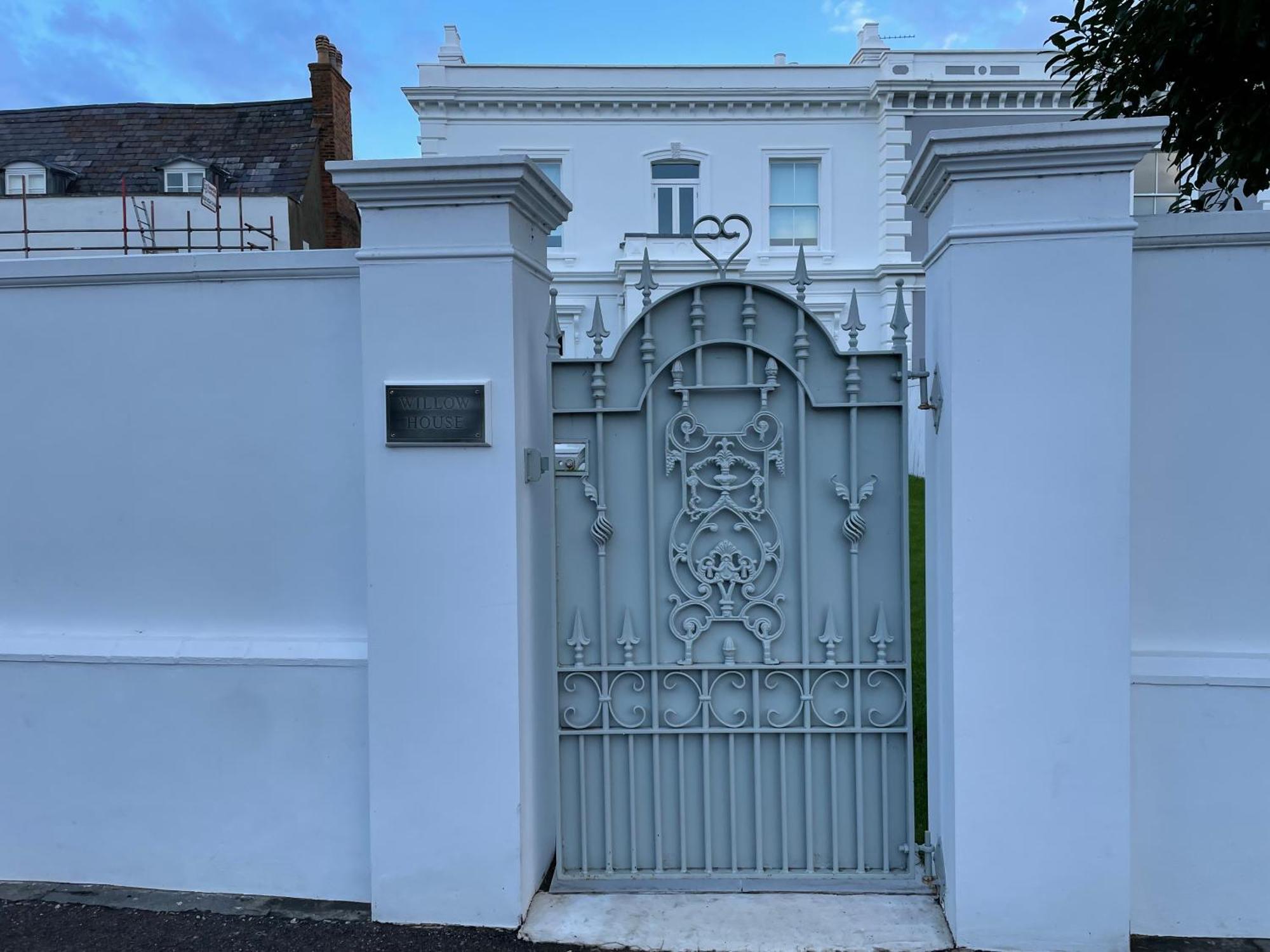 Willow House, Georgian Property In Shepperton Ngoại thất bức ảnh