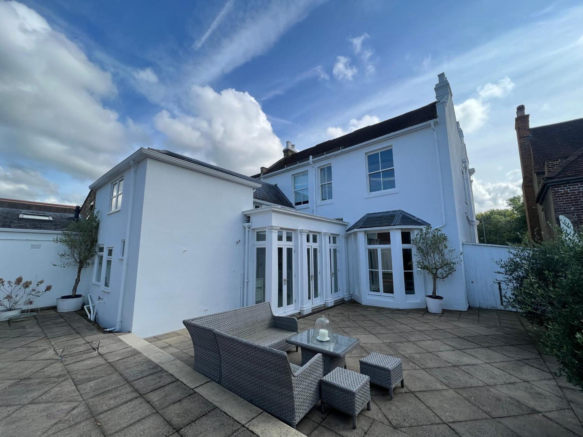 Willow House, Georgian Property In Shepperton Ngoại thất bức ảnh